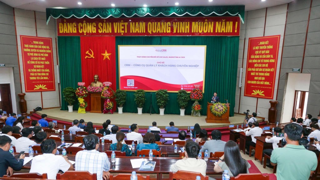 OnlineCRM tham gia trình bày tại buổi toạ đàm "Giải pháp chuyển đổi số doanh nghiệp” tỉnh Hậu Giang