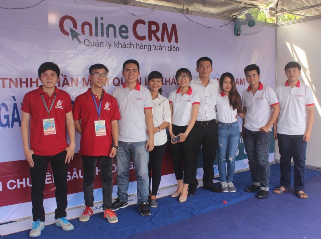 team onlinecrm tại uit career day - onlinecrm